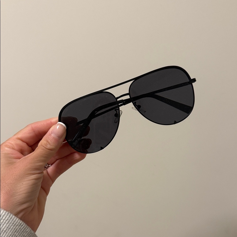Stylish Black Aviator Sunglasses
